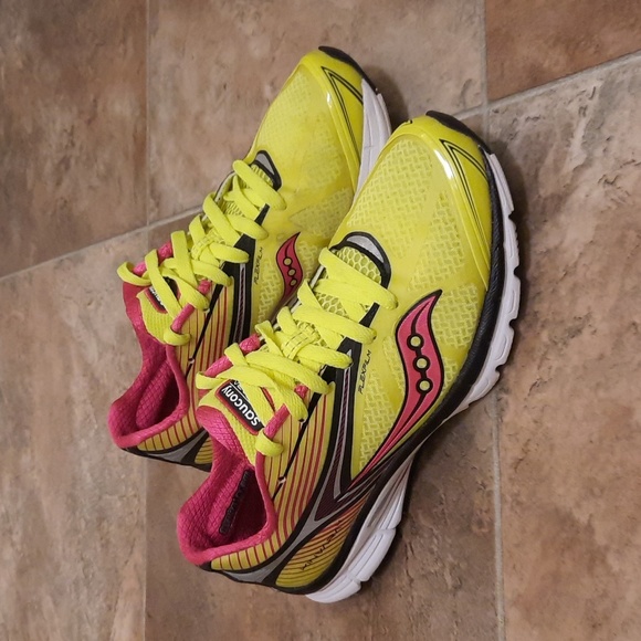 Saucony Kinvara 4 running shoes, womens size 7 - Picture 1 of 9